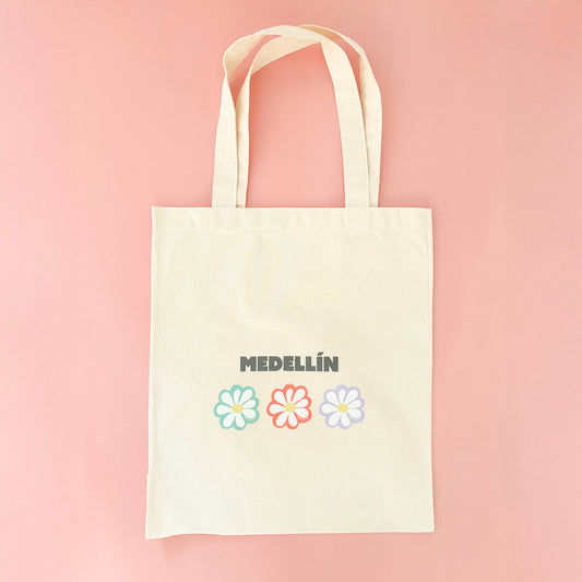 Tote Bag “3 Flores, 3 Deseos” – Edición Medellín