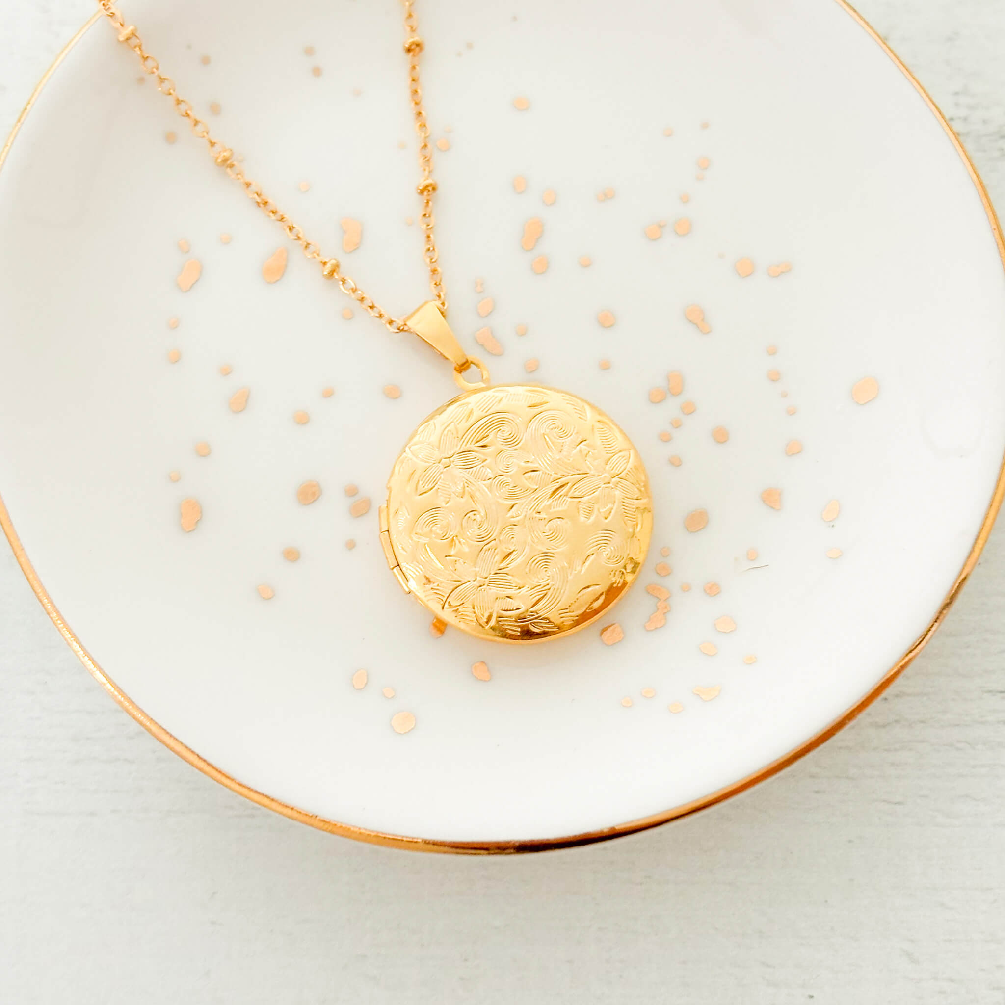 Cadena Larga Relicario Redondo Trazos Florales