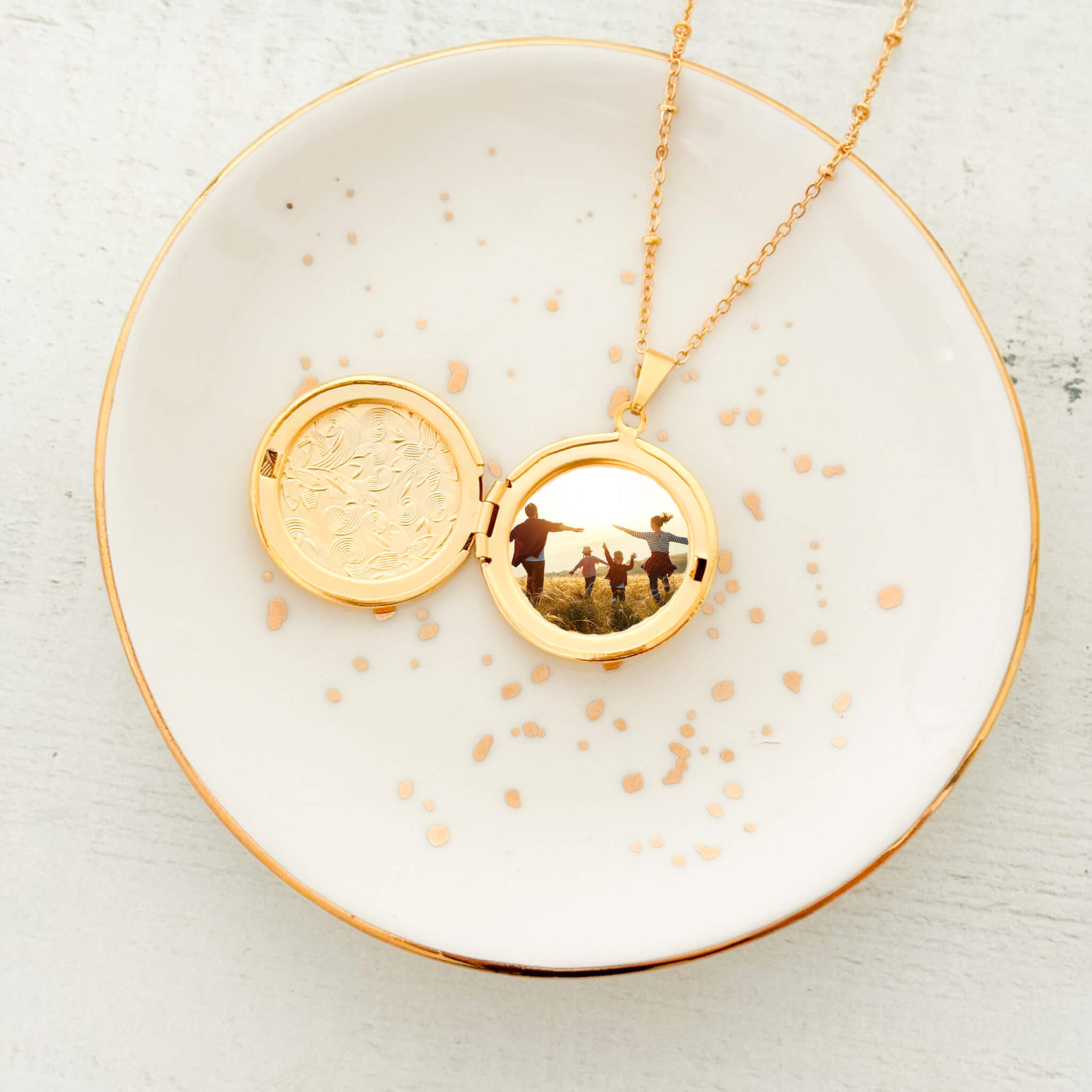 Cadena Larga Relicario Redondo Trazos Florales