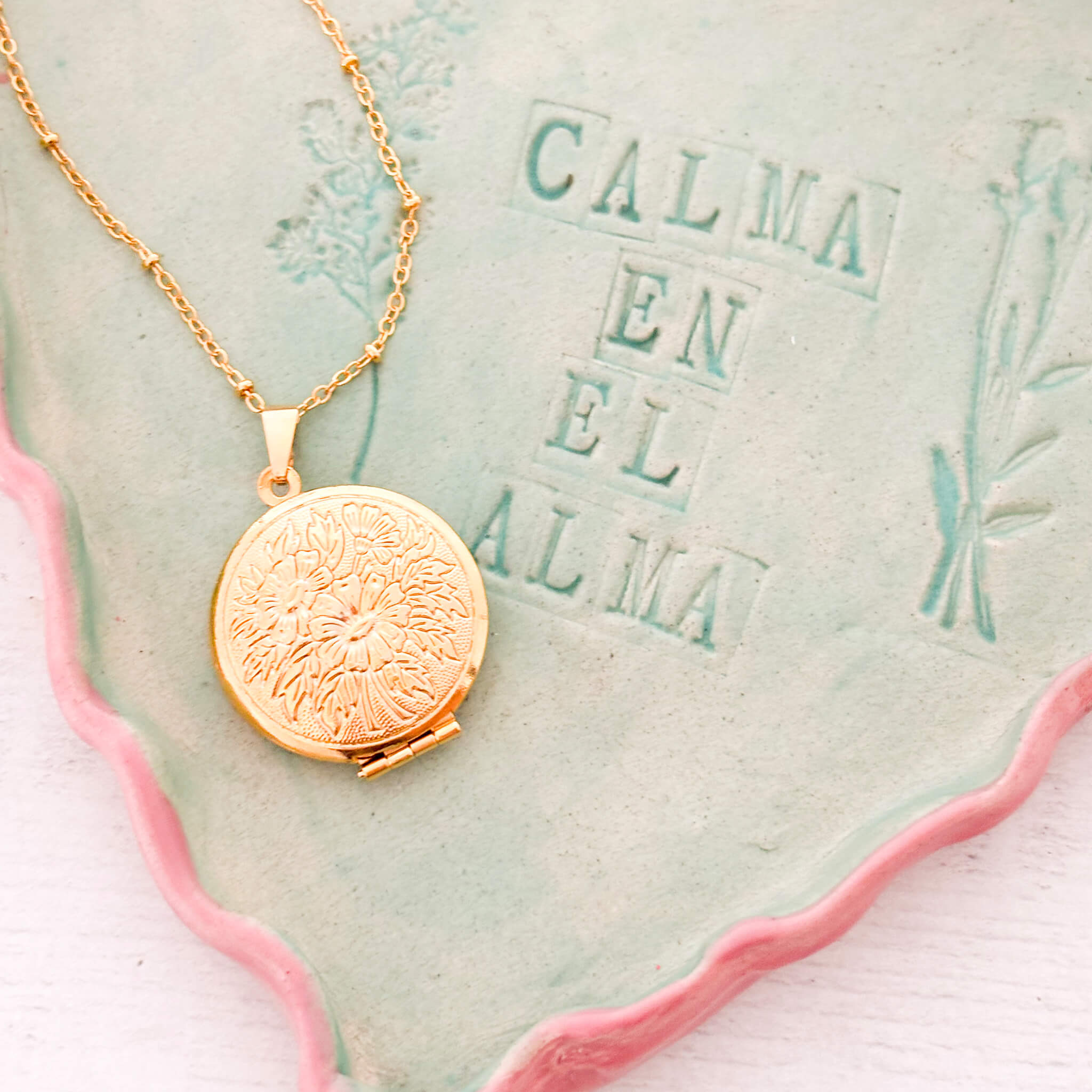 Cadena Larga Relicario Redondo Jardín Floral