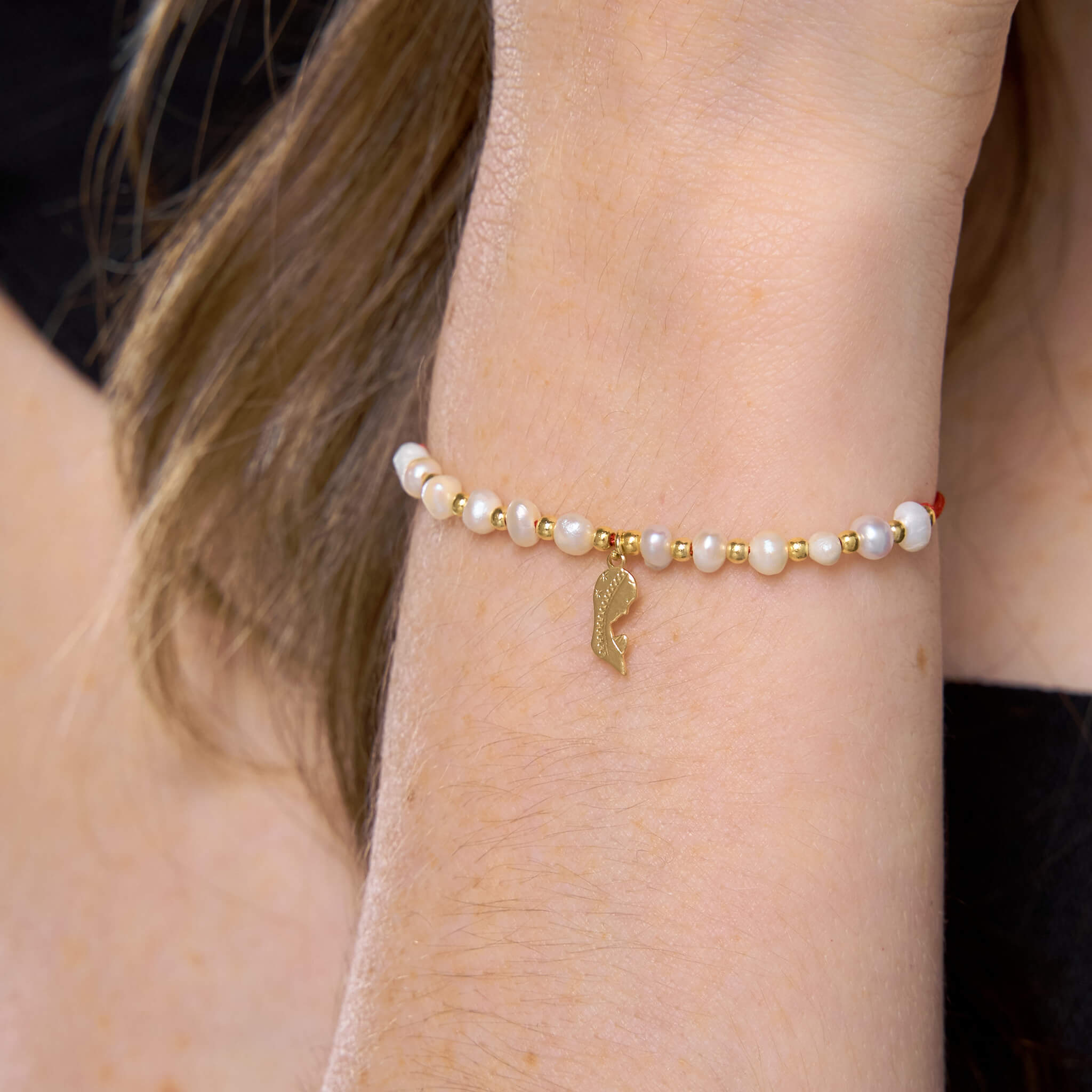 Pulsera Virgencita Perlas De Agua Dulce Ajustable Con Significado