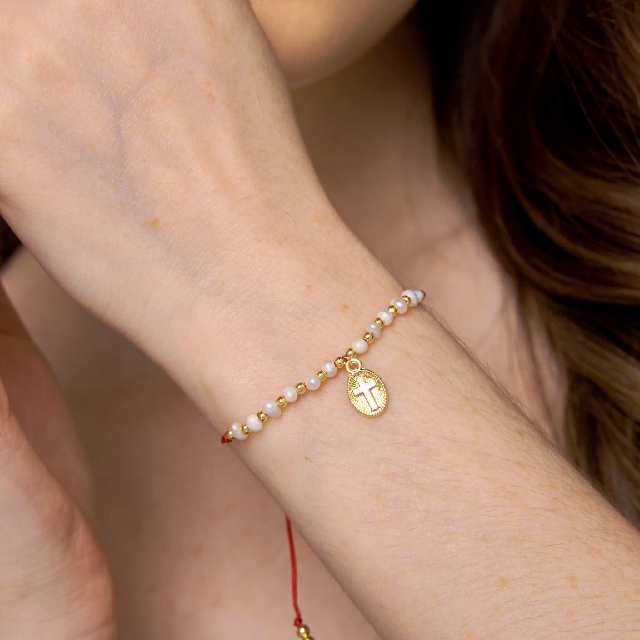 Pulsera Cruz Perlas De Agua Dulce Ajustable Con Significado
