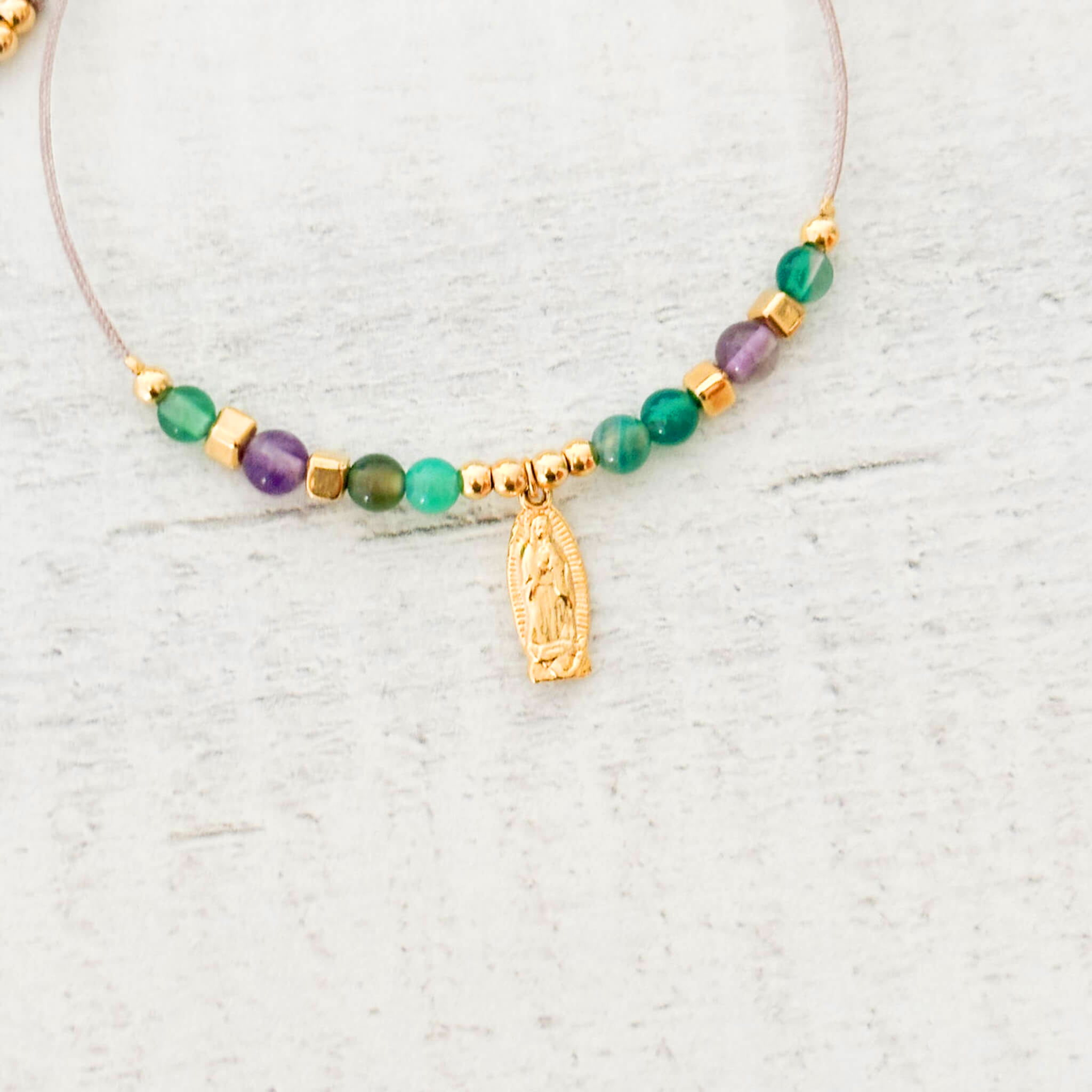 Pulsera Virgencita de Guadalupe Piedras Hilo Gris Con Significado