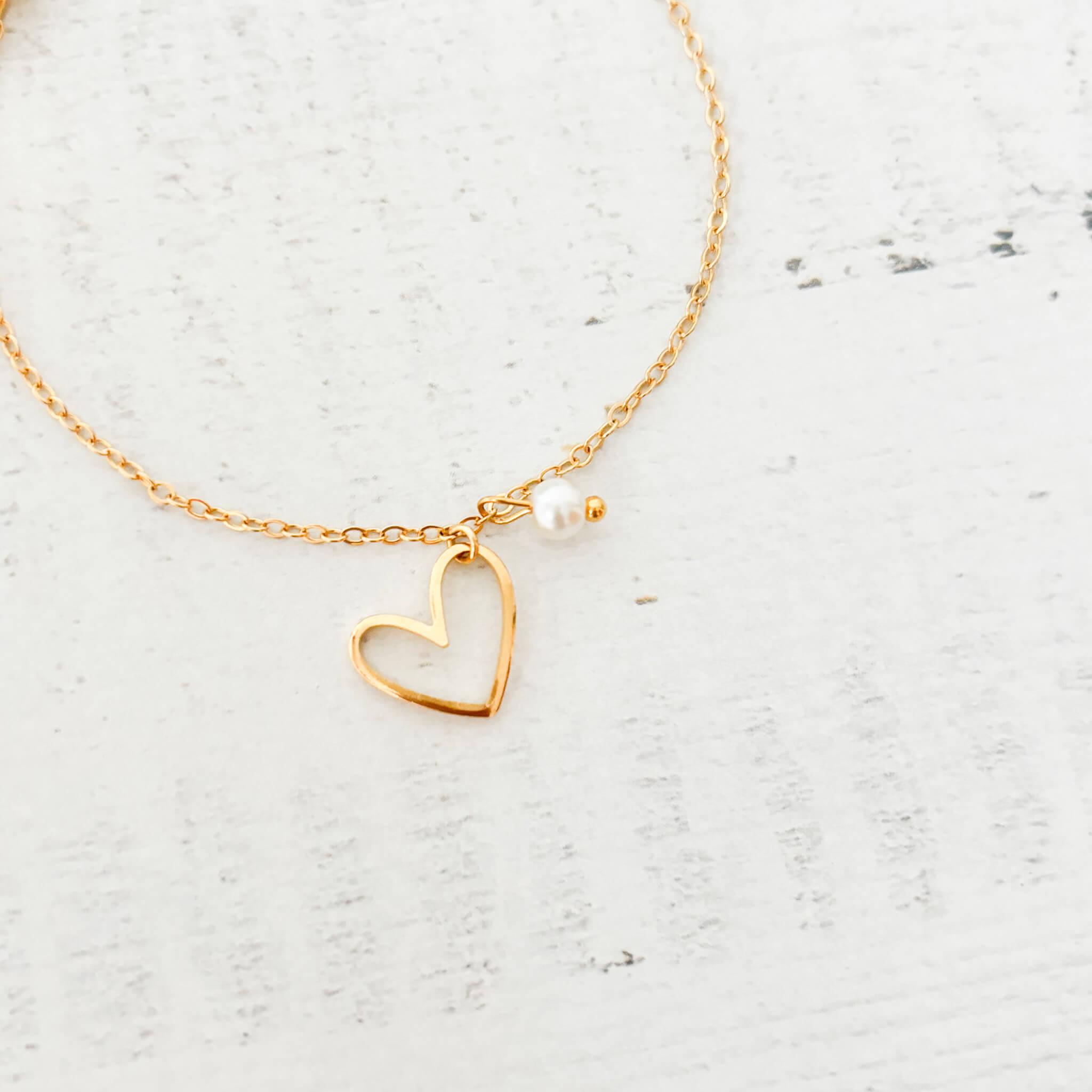 Pulsera Corazón Silueta Perla Broche Con Significado