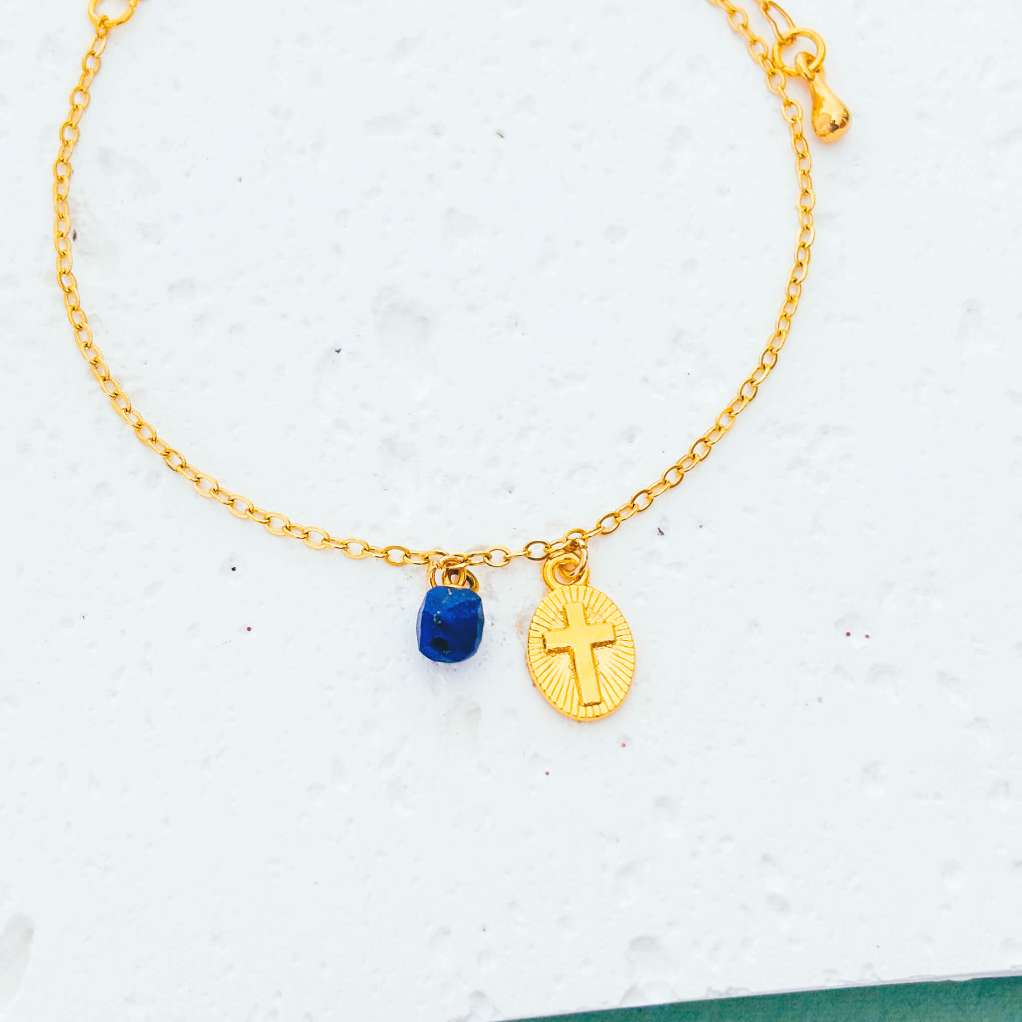 Pulsera Cruz Cristal Lapislázuli con Broche