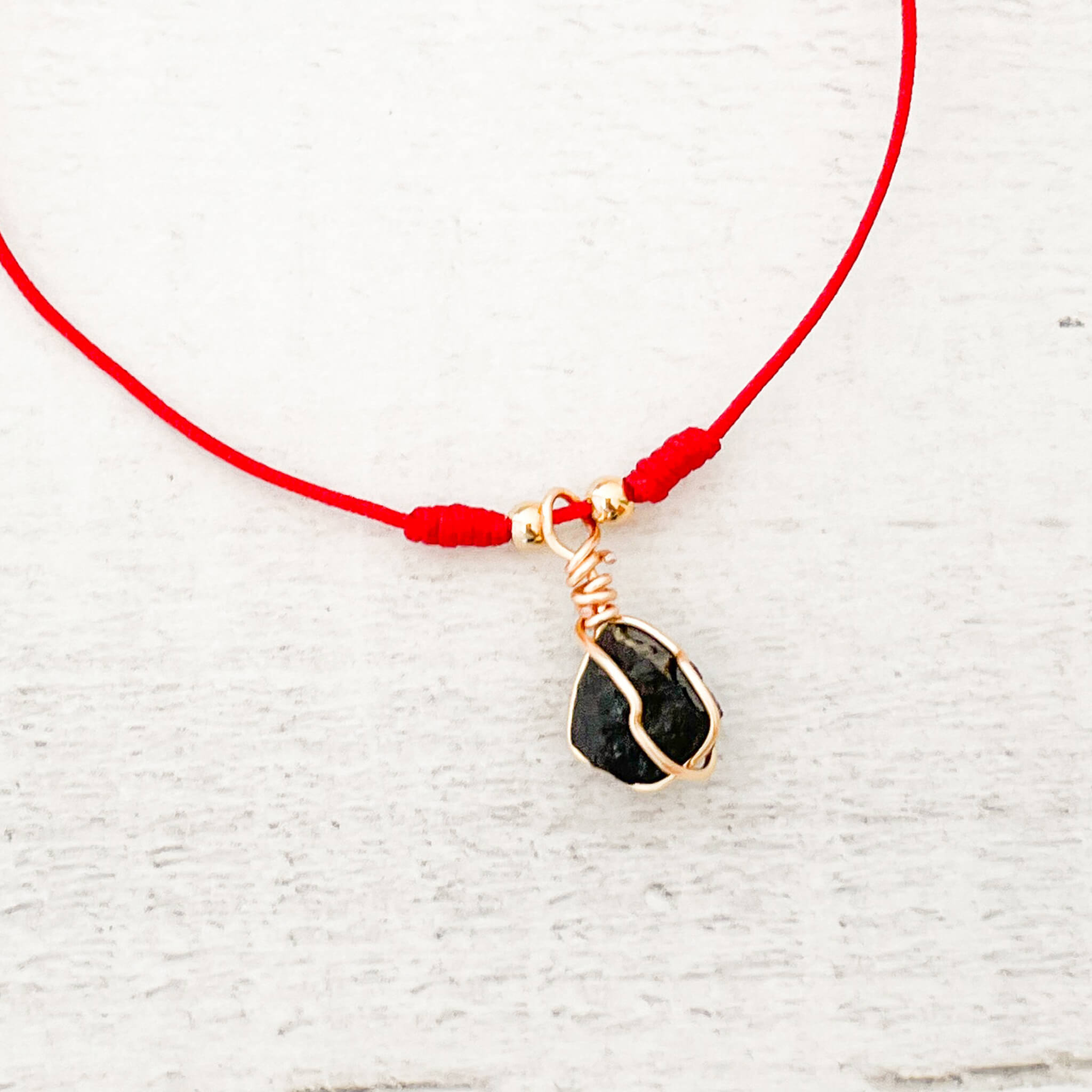 Pulsera Turmalina Negra Hilo Rojo