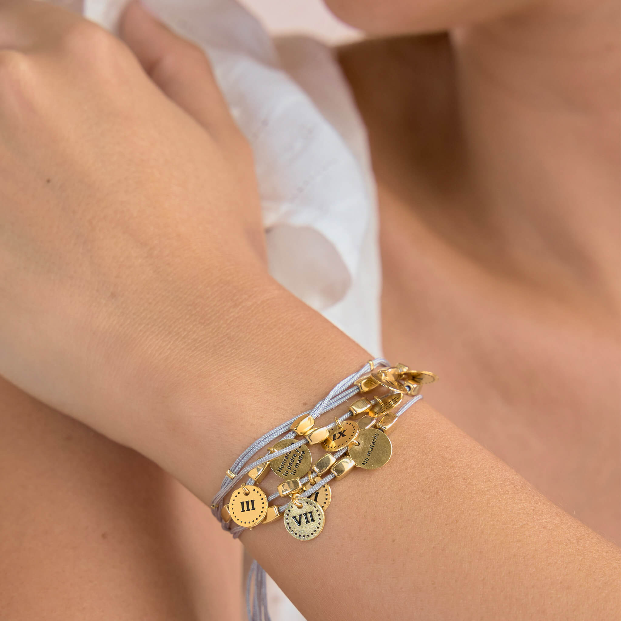 Pulsera 10 Mandamientos Hilo Gris Con Significado