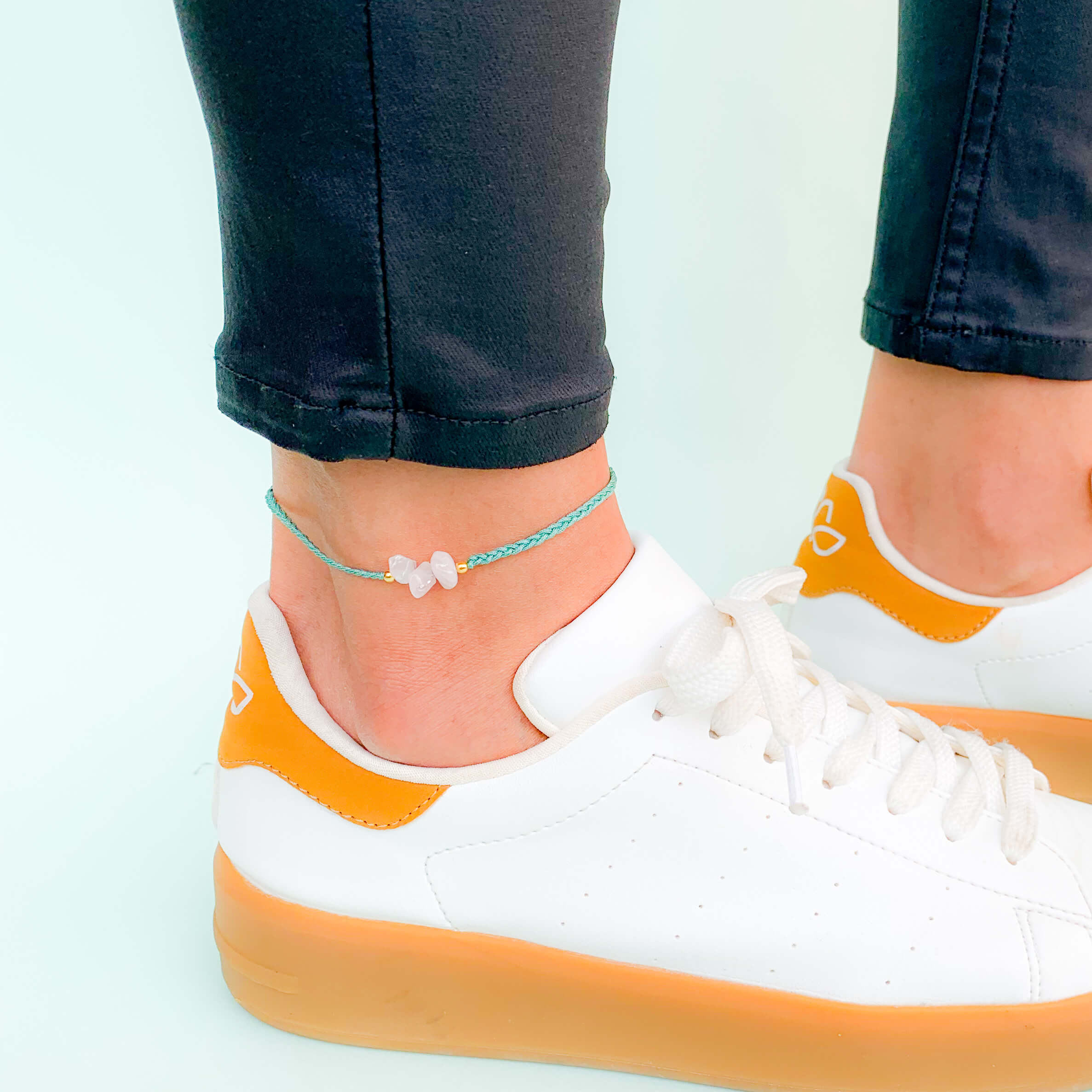 Tobillera Cuarzo Rosado Hilo Verde Trenza