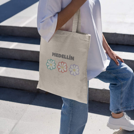 Tote Eco Bag “3 Flores, 3 Deseos” – Edición Medellín