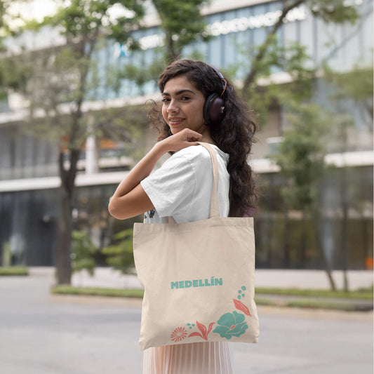 Tote Eco Bag “Flores con Encanto” – Edición Medellín