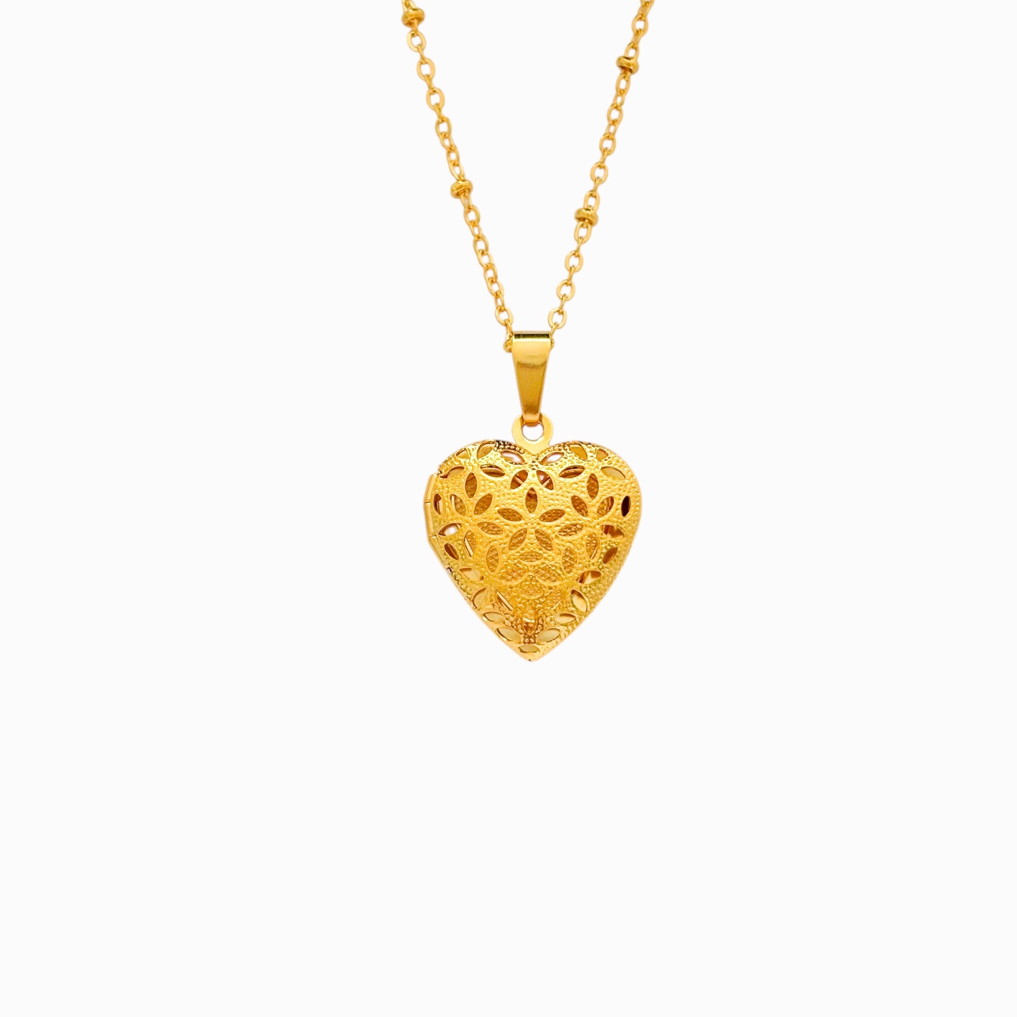 Cadena Relicario Corazón Pétalos