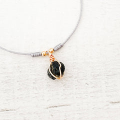 Pulsera Turmalina Negra Hilo Gris